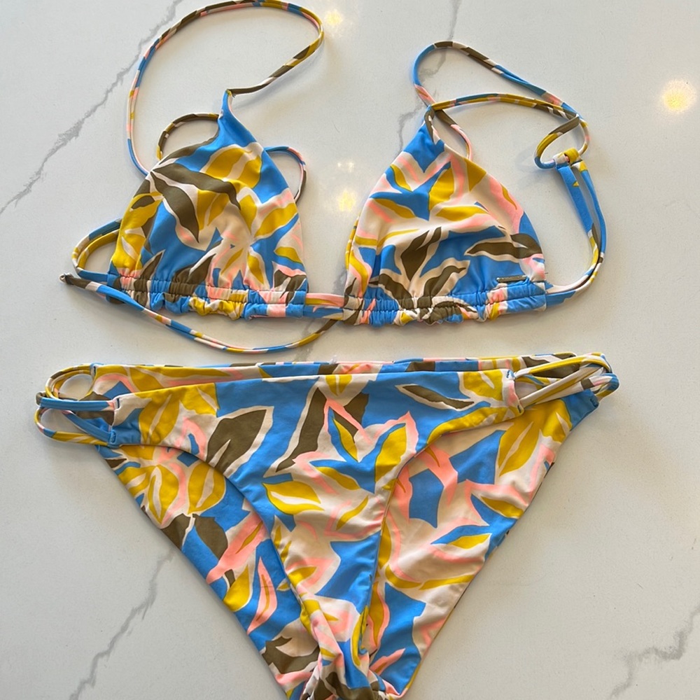 Volcom Bikini Set - image 1